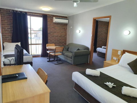 Moonraker Motor Inn - Foster Accommodation 1