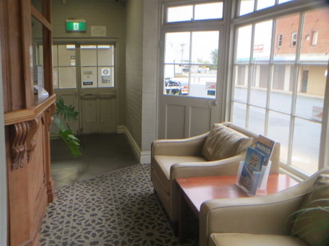 Coachman Hotel Motel - Foster Accommodation 2