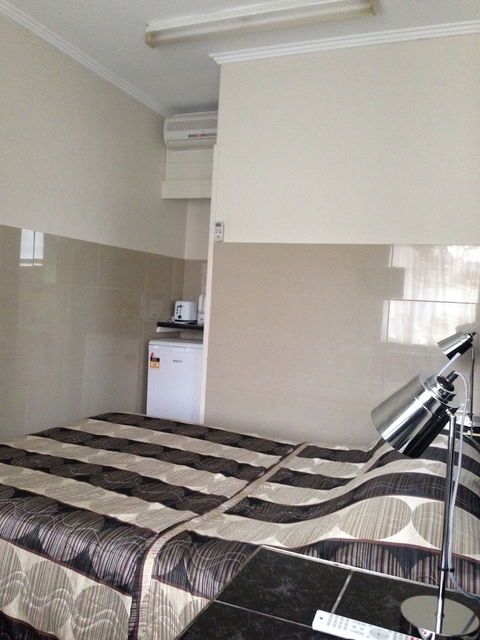 Avalon Motel - Foster Accommodation 4