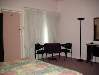 Avalon Motel - Foster Accommodation 3