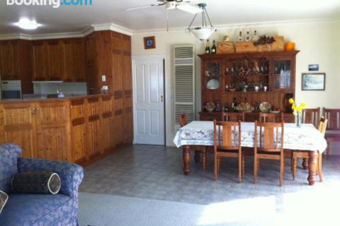 Birches Luxury Spa Chalets - Foster Accommodation 2