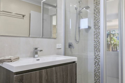 Lakeside Holiday Apartments Merimbula - Foster Accommodation 6