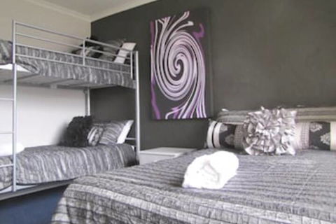 Apollo Apartments - Foster Accommodation 3