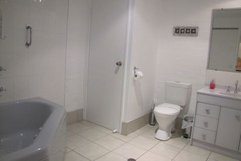 Apollo Apartments - Foster Accommodation 5