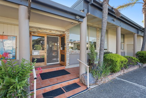 Black Dolphin Resort Motel & Apartments - Foster Accommodation 6