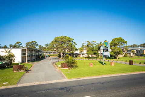 Black Dolphin Resort Motel & Apartments - Foster Accommodation 1