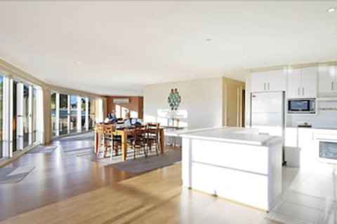Waterview Luxury Apartments - Foster Accommodation 7