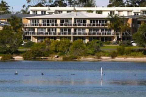 Waterview Luxury Apartments - Foster Accommodation 1