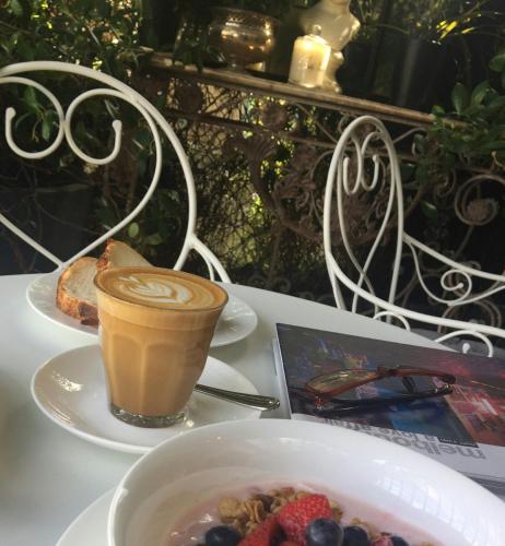 Andres Mews Luxury Serviced Apartments - Foster Accommodation 5