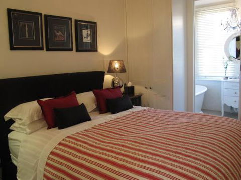 Andres Mews Luxury Serviced Apartments - Foster Accommodation 6