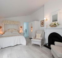 White Dove Cottage Bed  Breakfast - Foster Accommodation