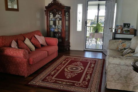Elindale House Bed & Breakfast - Foster Accommodation 1