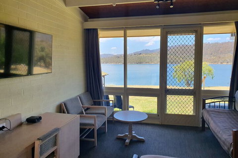 Lake Jindabyne Hotel - Foster Accommodation 7