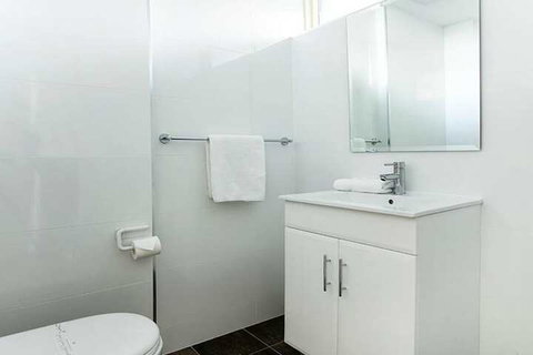 Lake Jindabyne Hotel - Foster Accommodation 5