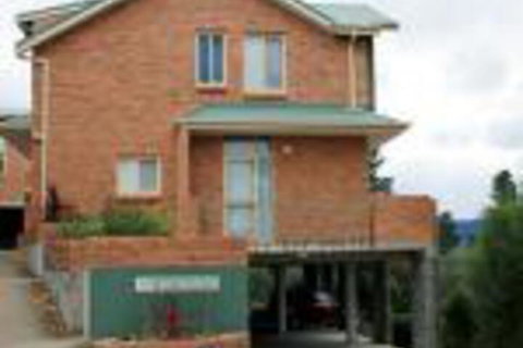 Twin Seasons 5 Deluxe Holiday Apartment - Foster Accommodation 0