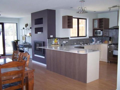 Oakley Place Townhouse - Foster Accommodation 0