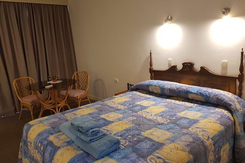 Cobb Inlander Motel - Foster Accommodation 7