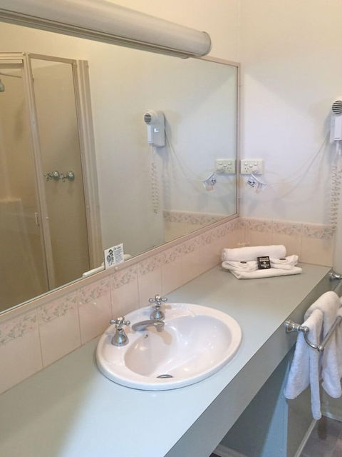 Deniliquin Country Club Motor Inn - Foster Accommodation 4