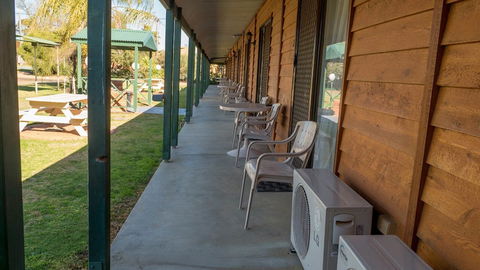 Deniliquin Country Club Motor Inn - Foster Accommodation 1