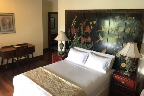 Daintree Manor Bed & Breakfast - Foster Accommodation 3