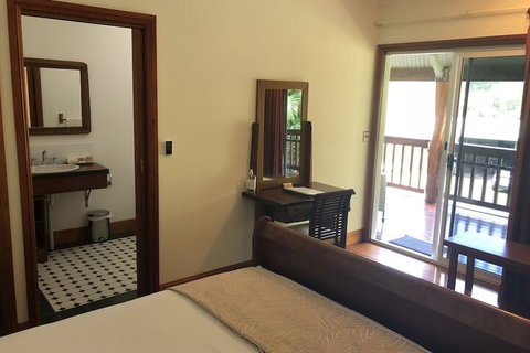 Daintree Manor Bed & Breakfast - Foster Accommodation 6