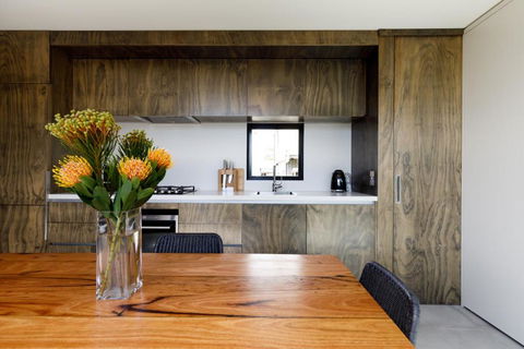 Blue Magnolia - Foster Accommodation 6