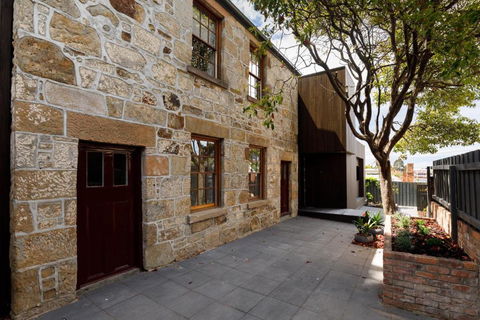 Blue Magnolia - Foster Accommodation 1