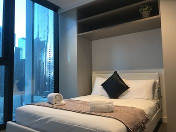 UrbanMinder At The Eminence - Foster Accommodation 6