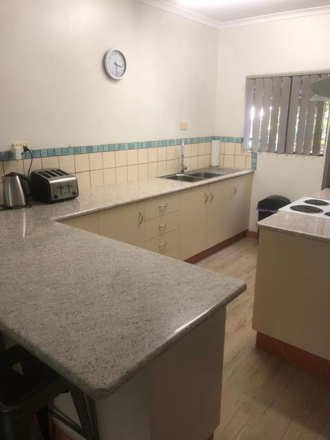 Balcony Apartment Port Douglas - Foster Accommodation 4