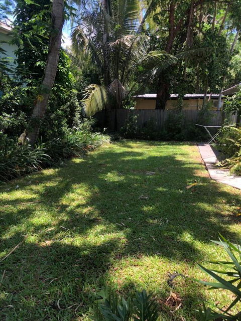 Balcony Apartment Port Douglas - Foster Accommodation 6