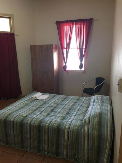Taylors Hotel - Foster Accommodation 3