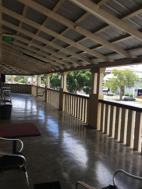 Taylors Hotel - Foster Accommodation 2