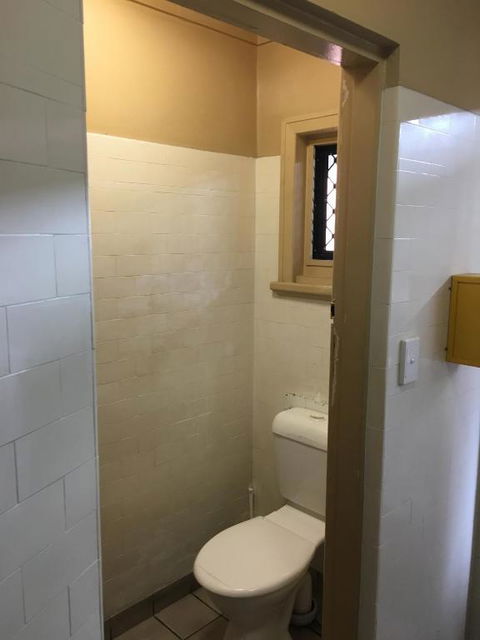 Taylors Hotel - Foster Accommodation 4