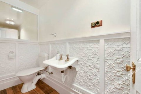 Rose Garden Spacious Family Home Near CBD - Foster Accommodation 2