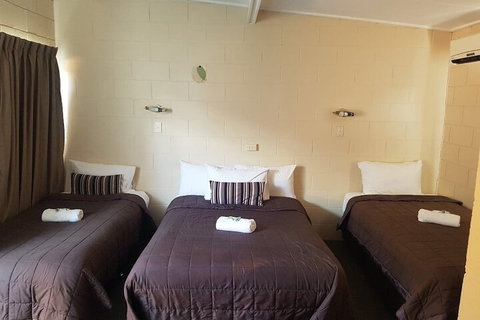 Windsor Hotel Dalby - Foster Accommodation 1
