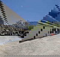 Rare Modern Unit w Private Fenced garden Close to The Beach PC5