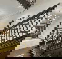 Farmers Home Hotel - Foster Accommodation