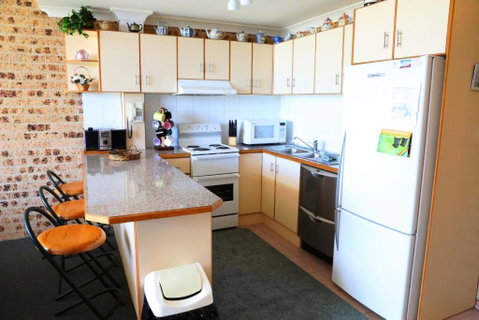 Twin Seasons 2 - Foster Accommodation 4