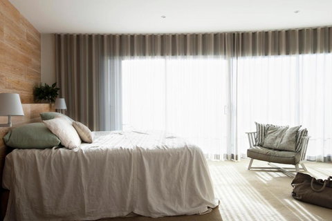 Hastings Park Penthouse 6 - Foster Accommodation 1