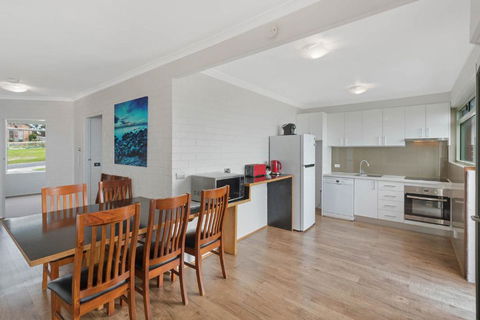 Whalevue Unit 2 - Foster Accommodation 1