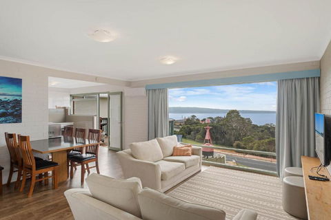 Whalevue Unit 2 - Foster Accommodation 5