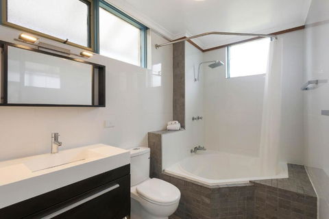 Whalevue Unit 2 - Foster Accommodation 4