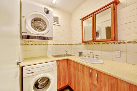 Snow Ski Apartments 16 - Foster Accommodation 5