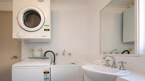 Cascades 7 Centrally Located With Beautiful Views - Foster Accommodation 3
