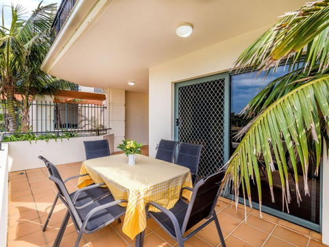 Breakers Block 1 Unit 1 Pool In Complex Across The Road From The Beach - Foster Accommodation 5