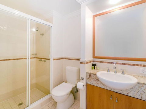 Breakers Block 1 Unit 1 Pool In Complex Across The Road From The Beach - Foster Accommodation 4