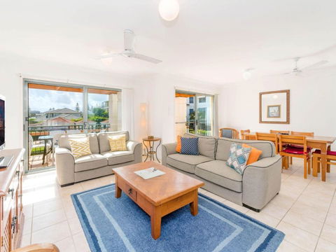 Breakers Block 3 Unit 2 Pool In Complex Across The Road From The Beach - Foster Accommodation 5