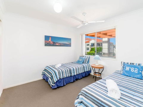 Breakers Block 3 Unit 2 Pool In Complex Across The Road From The Beach - Foster Accommodation 2