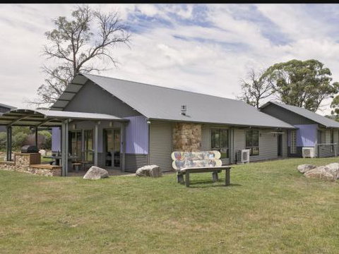 Kickenback Lodge - Foster Accommodation 3