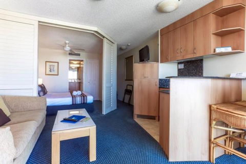 Beachfront Mooloolaba Apartment - Foster Accommodation 1